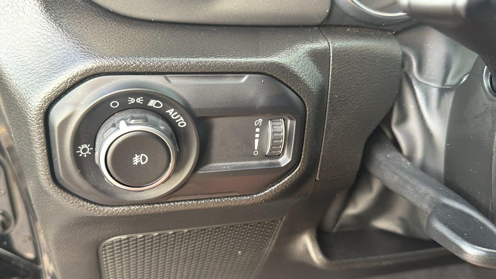 Used 2023 Jeep Wrangler Unlimited Sport AWD/4WD image 23