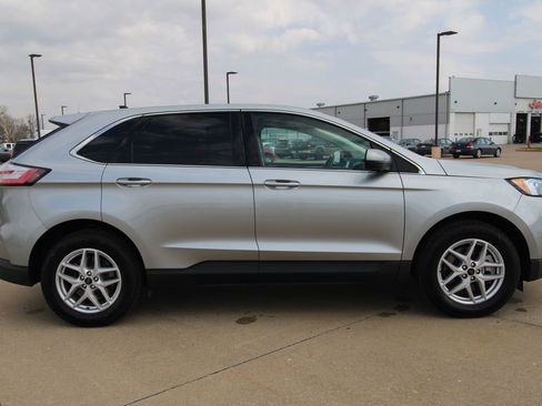 Used 2024 Ford Edge SEL image 4