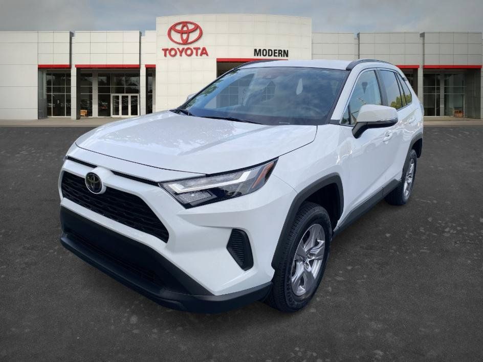 Certified 2025 Toyota RAV4 XLE AWD/4WD image 1