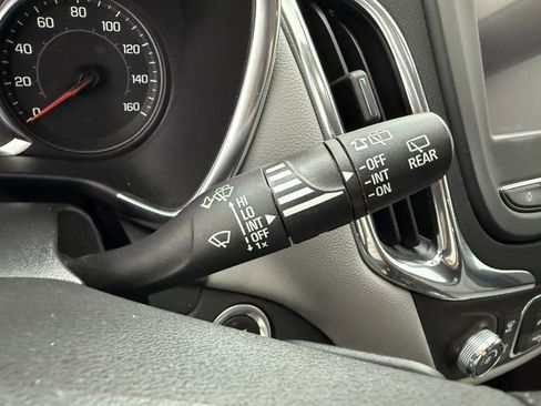 Used 2022 Chevrolet Equinox LS w/ LS Convenience Package image 12