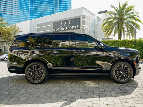 Used 2025 Cadillac Escalade Sport Platinum w/ LPO, ONYX Package image 32