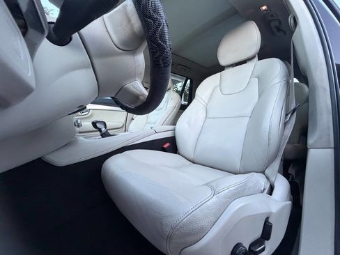 Used 2017 Volvo XC90 T6 Momentum w/ Vision Package AWD/4WD image 10