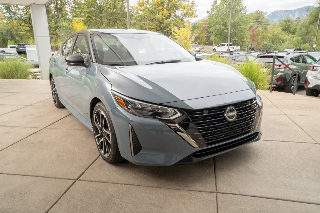 Used 2024 Nissan Sentra SR FWD image 2