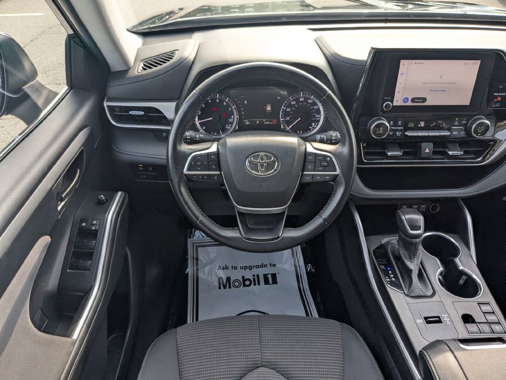 Used 2025 Toyota Highlander LE FWD image 18