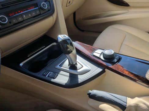 Used 2014 BMW 320i Sedan image 24