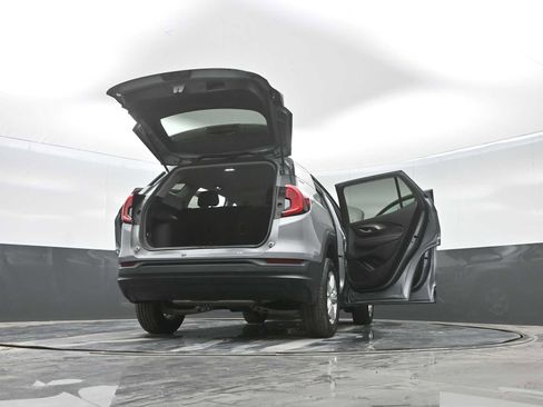 Used 2024 GMC Terrain SLE image 32