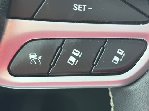Used 2025 Chrysler Pacifica Select FWD image 46
