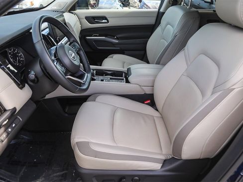 Certified 2024 Nissan Pathfinder SL w/ SL Premium Package image 15