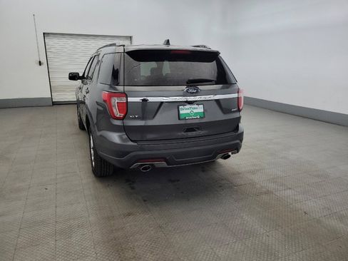 Used 2018 Ford Explorer XLT image 6