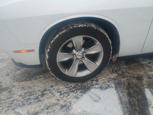 Used 2016 Dodge Challenger SXT image 4