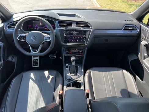 Certified 2022 Volkswagen Tiguan SE R-Line AWD/4WD image 26