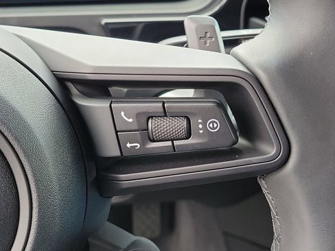 Certified 2025 Porsche Cayenne AWD/4WD image 35