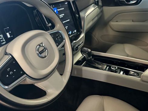 Used 2019 Volvo XC60 T5 Momentum w/ Advanced Package FWD image 12