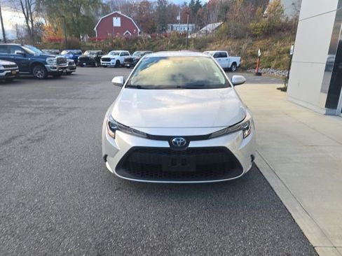 Used 2022 Toyota Corolla LE image 2
