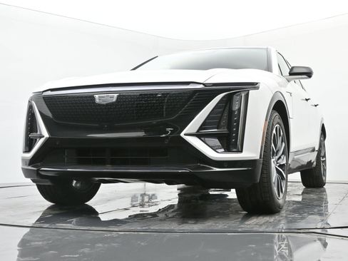 New 2025 Cadillac Lyriq Sport image 15