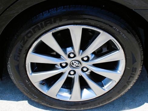 Used 2015 Toyota Camry XLE FWD image 12
