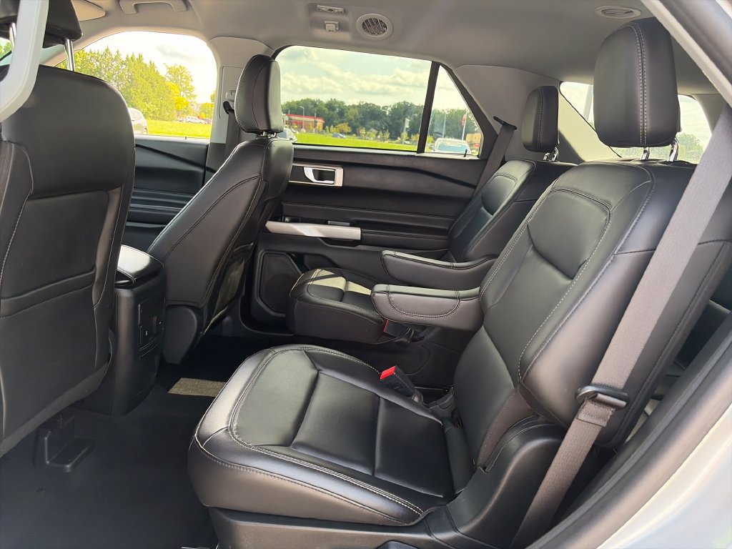 Used 2024 Ford Explorer XLT w/ Equipment Group 202A AWD/4WD image 26