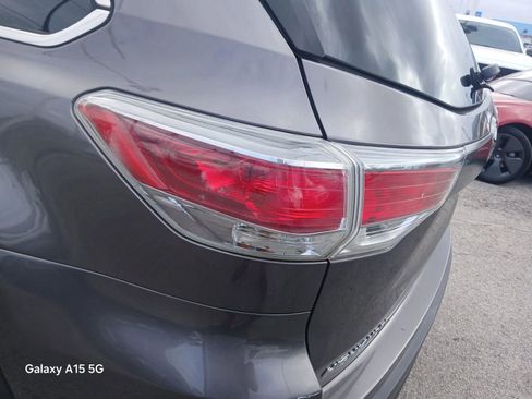 Used 2014 Toyota Highlander XLE image 12