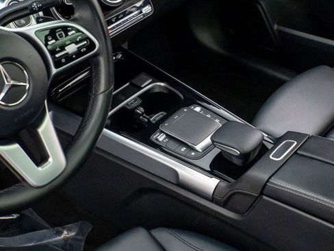 Used 2021 Mercedes-Benz GLB 250 4MATIC w/ Premium Package image 13