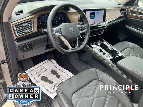 Used 2025 Volkswagen Atlas SE w/ Panoramic Sunroof Package AWD/4WD image 16