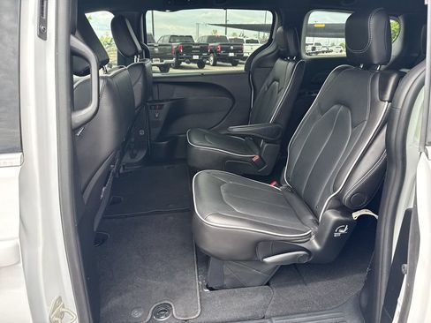 Used 2026 Chrysler Pacifica Limited AWD/4WD image 28