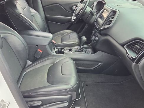 Used 2021 Jeep Cherokee Latitude Plus FWD image 19