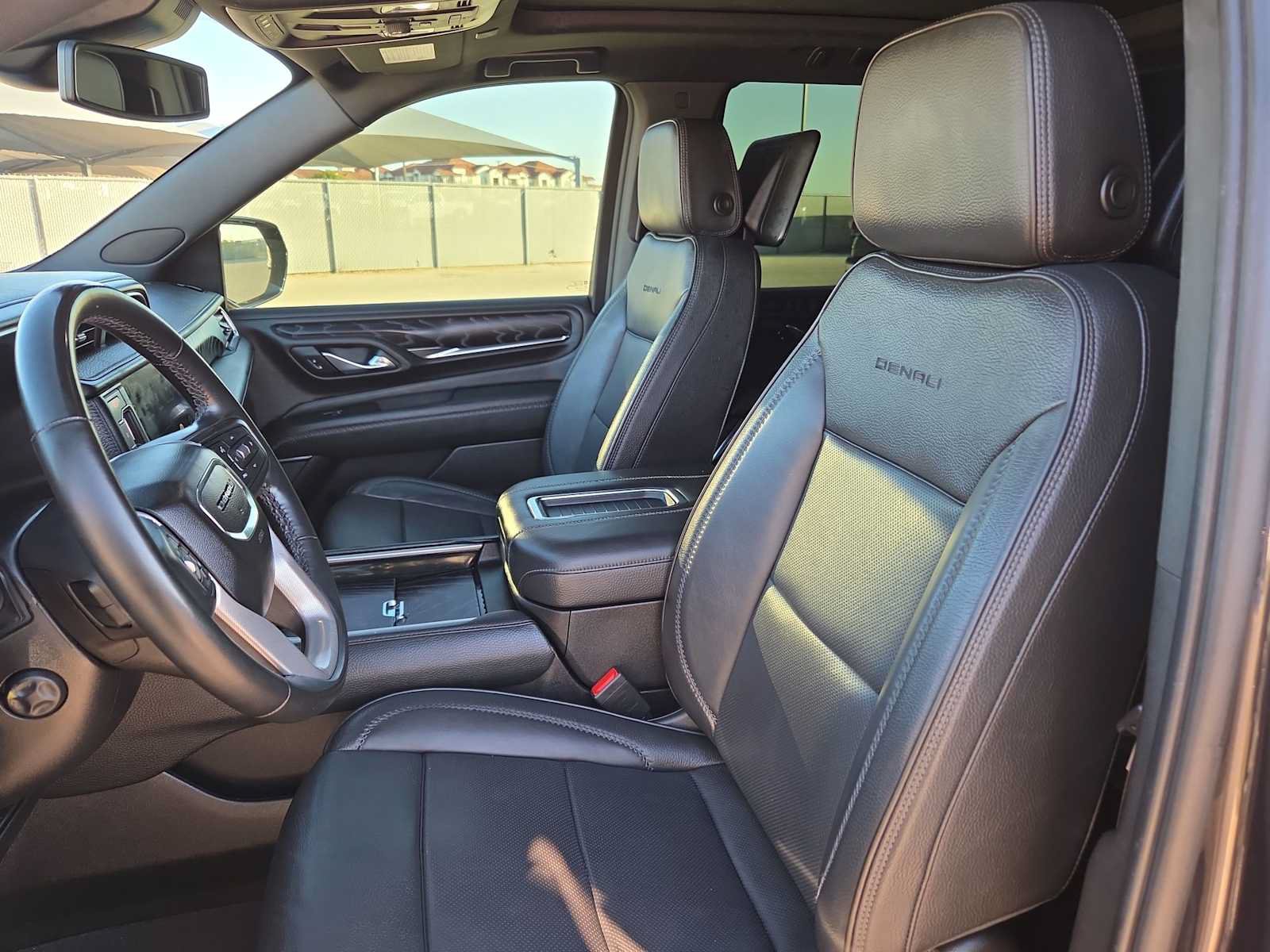 Used 2023 GMC Yukon Denali AWD/4WD image 15