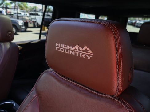 Used 2021 Chevrolet Suburban High Country w/ Premium Package image 20