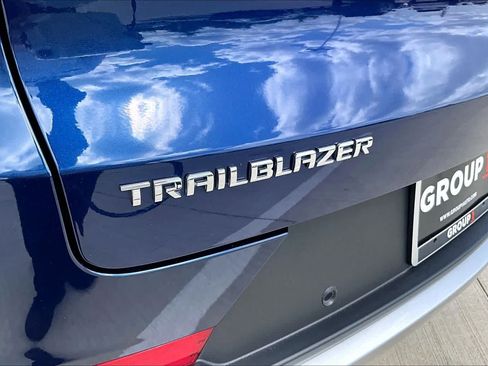 Used 2023 Chevrolet TrailBlazer LT w/ Convenience Package FWD image 9
