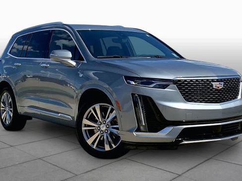 Used 2023 Cadillac XT6 Premium Luxury w/ Technology Package FWD image 3
