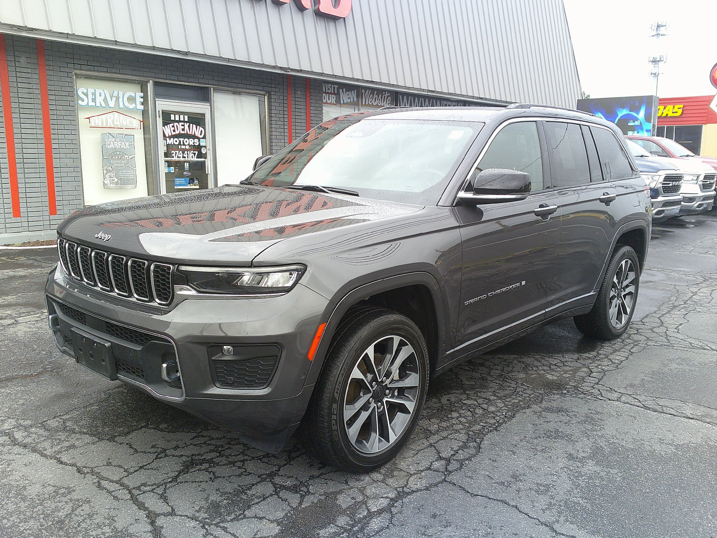 Used 2022 Jeep Grand Cherokee Overland w/ Luxury Tech Group IV AWD/4WD image 11