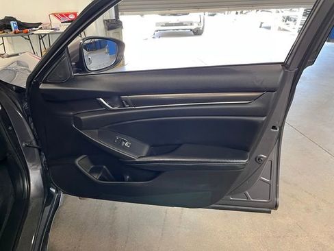 Used 2018 Honda Accord Sport image 11