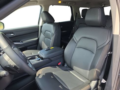 Used 2025 Nissan Pathfinder SL w/ SL Premium Package AWD/4WD image 15