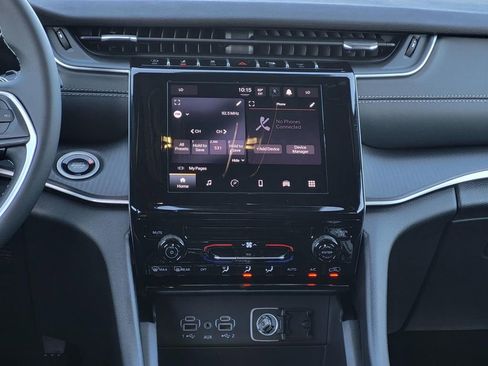 New 2025 Jeep Grand Cherokee L Laredo image 16