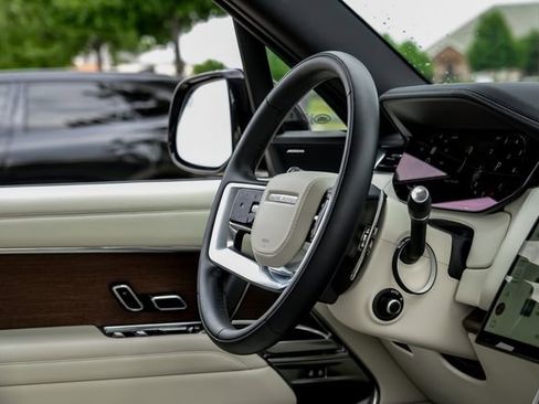 Used 2024 Land Rover Range Rover SE AWD/4WD image 18