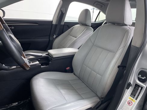 Used 2018 Lexus ES 350 w/ Luxury Package w/Wood Trim FWD image 12