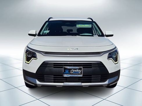 Used 2023 Kia Niro EX image 8