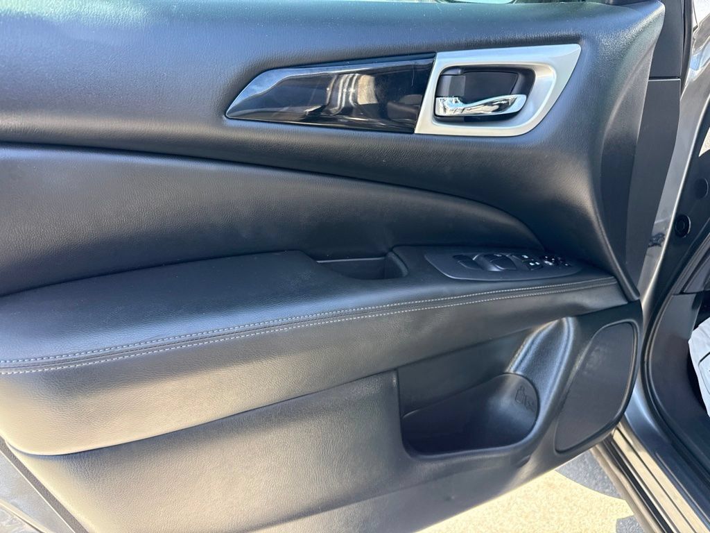 Used 2020 Nissan Pathfinder S AWD/4WD image 11