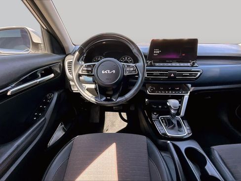 Used 2023 Kia Seltos S w/ Navigation Package FWD image 6