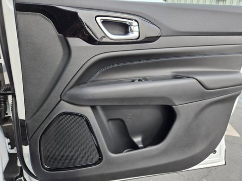 New 2026 Jeep Compass Latitude image 35