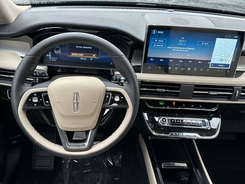 New 2025 Lincoln Corsair Premiere w/ Equipment Group 101A image 15