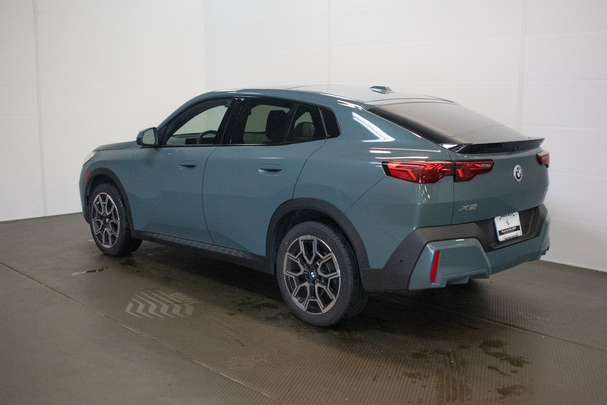 Used 2025 BMW X2 xDrive28i AWD/4WD image 6