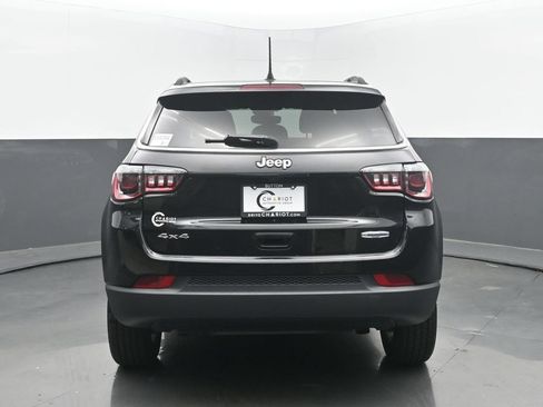 Used 2025 Jeep Compass Latitude AWD/4WD image 5