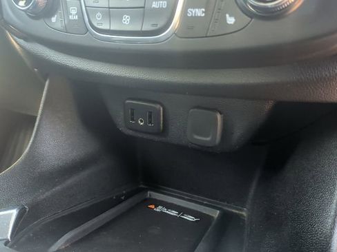 Used 2023 Chevrolet Traverse LT image 22