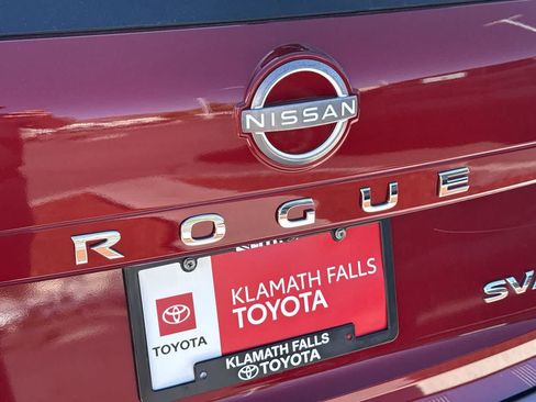 Used 2023 Nissan Rogue SV w/ SV Premium Package AWD/4WD image 9