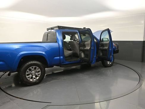 Used 2018 Toyota Tacoma SR5 AWD/4WD image 45