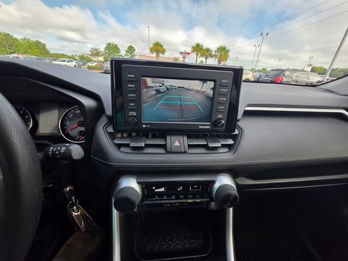Used 2021 Toyota RAV4 LE AWD/4WD image 20