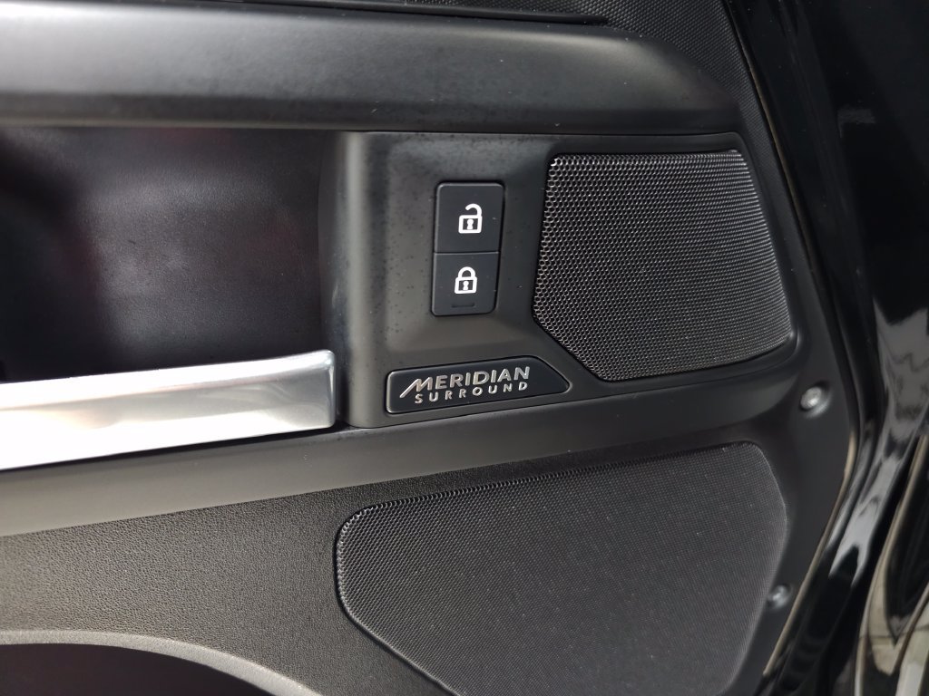 Used 2025 Land Rover Defender 110 X-Dynamic SE AWD/4WD image 15