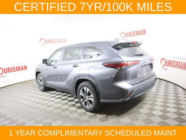 Used 2024 Toyota Highlander XLE FWD image 11
