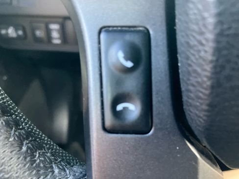 Used 2022 Toyota Tacoma TRD Off-Road AWD/4WD image 17